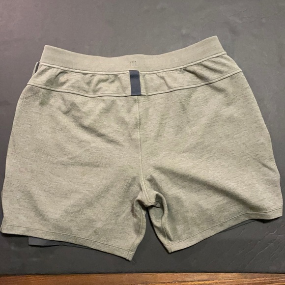 Lululemon Men’s Shorts Olive Green size XL - Picture 2 of 5